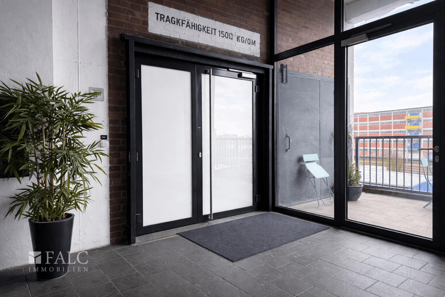 Eingangstür in der 2.Etage - immer hinein!